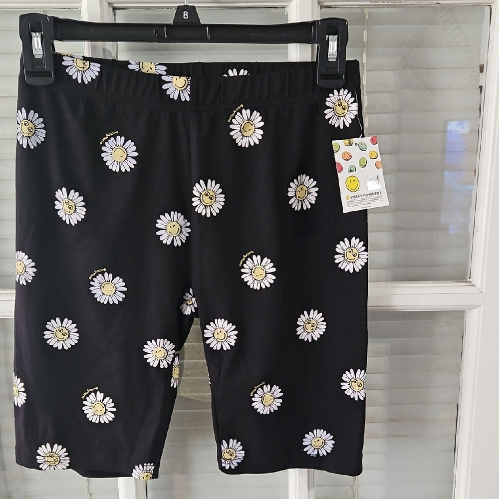 NWT Black Daisy Print Kids Shorts. Sz L (14)